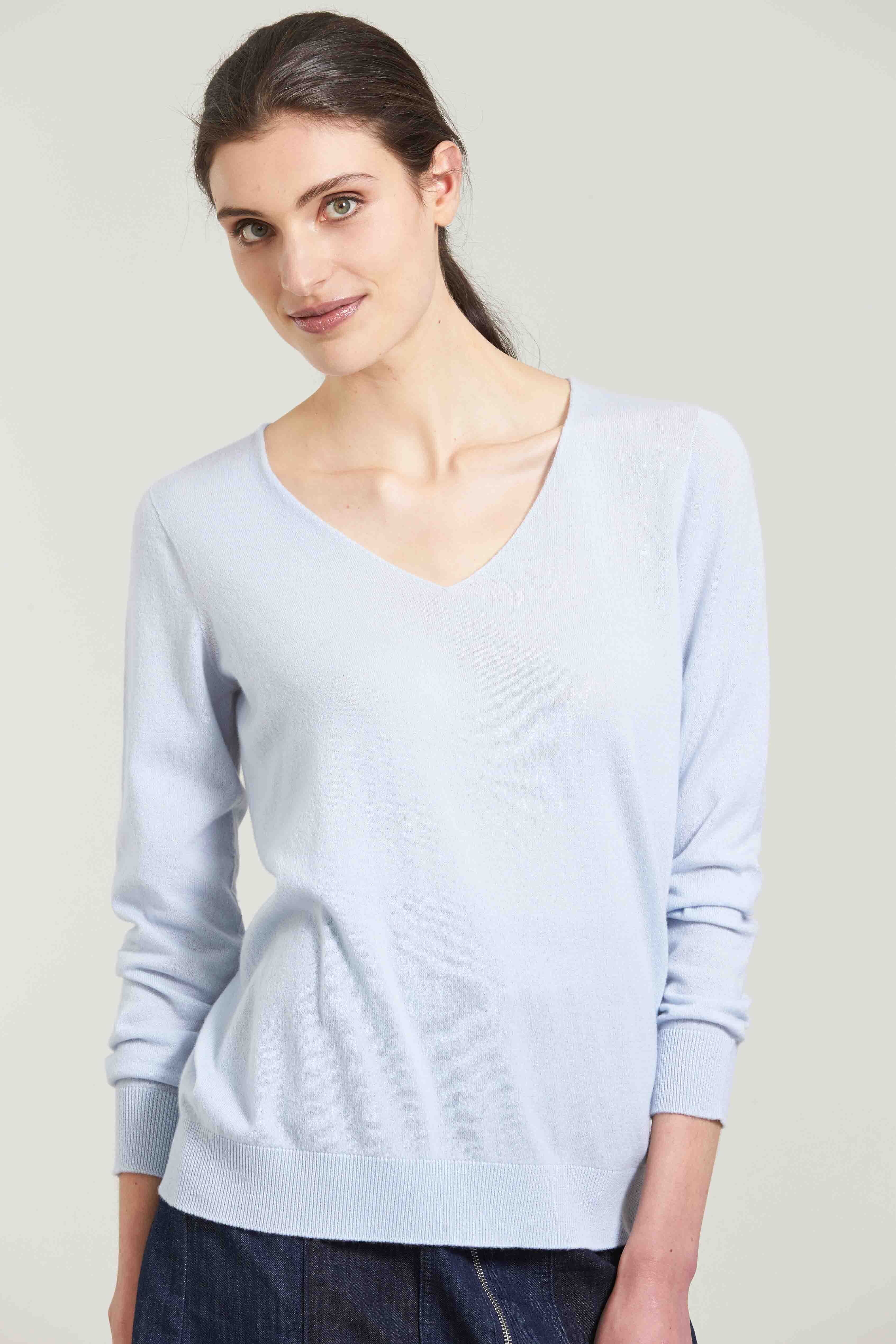 CASHMERE V NECK JERSEY- STANDARD ISSUE AW17 Boxing Day Sale