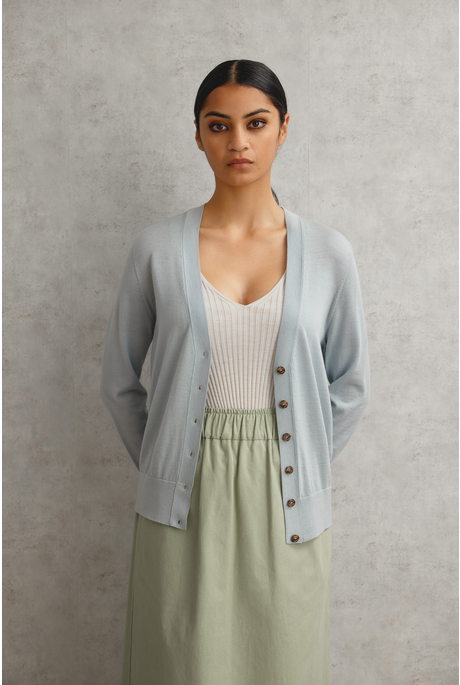 MERINO V-NECK CARDIGAN (POWDER)